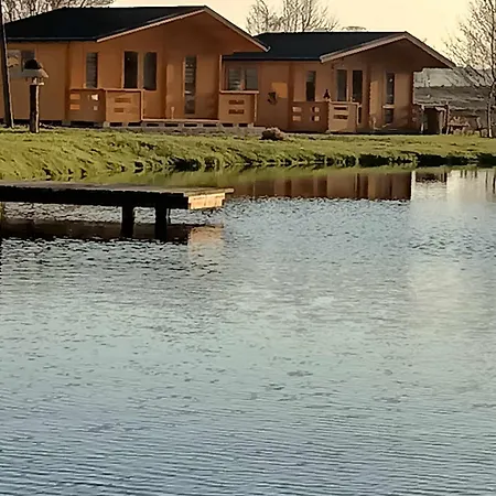 Nad Stawem Holiday home *
